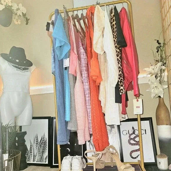 Boutique Transitional Wardrobe Pieces - Picture 13 of 13